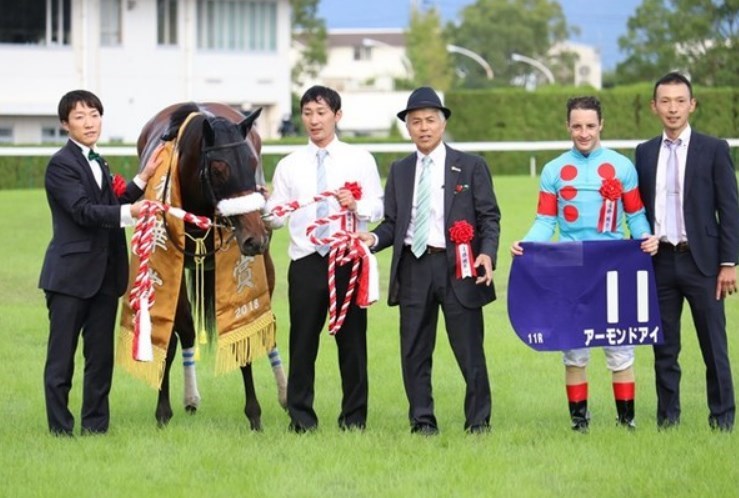 秋華賞2018レース回顧、アーモンドアイ牝馬三冠達成！ | 浅次郎の